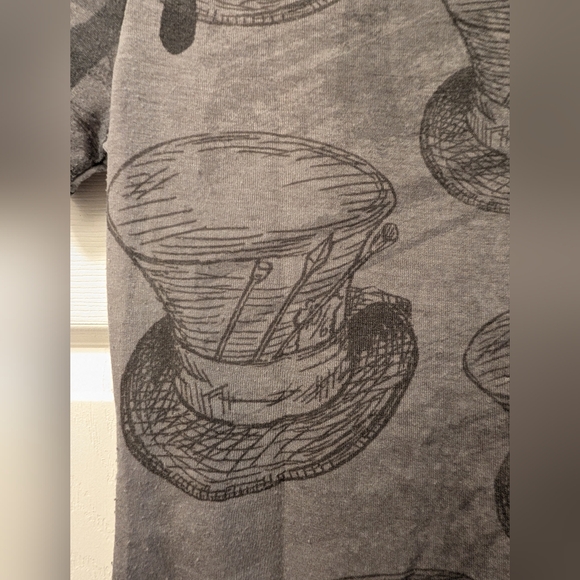Disney Alice in Wonderland Gray Graphic T-Shirt Size S - Picture 4 of 5